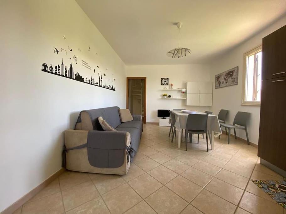 Villa Le Coccinelle: Beachfront Retreat with Pool Access Near Cefalù Campofelice Di Roccella Exterior photo